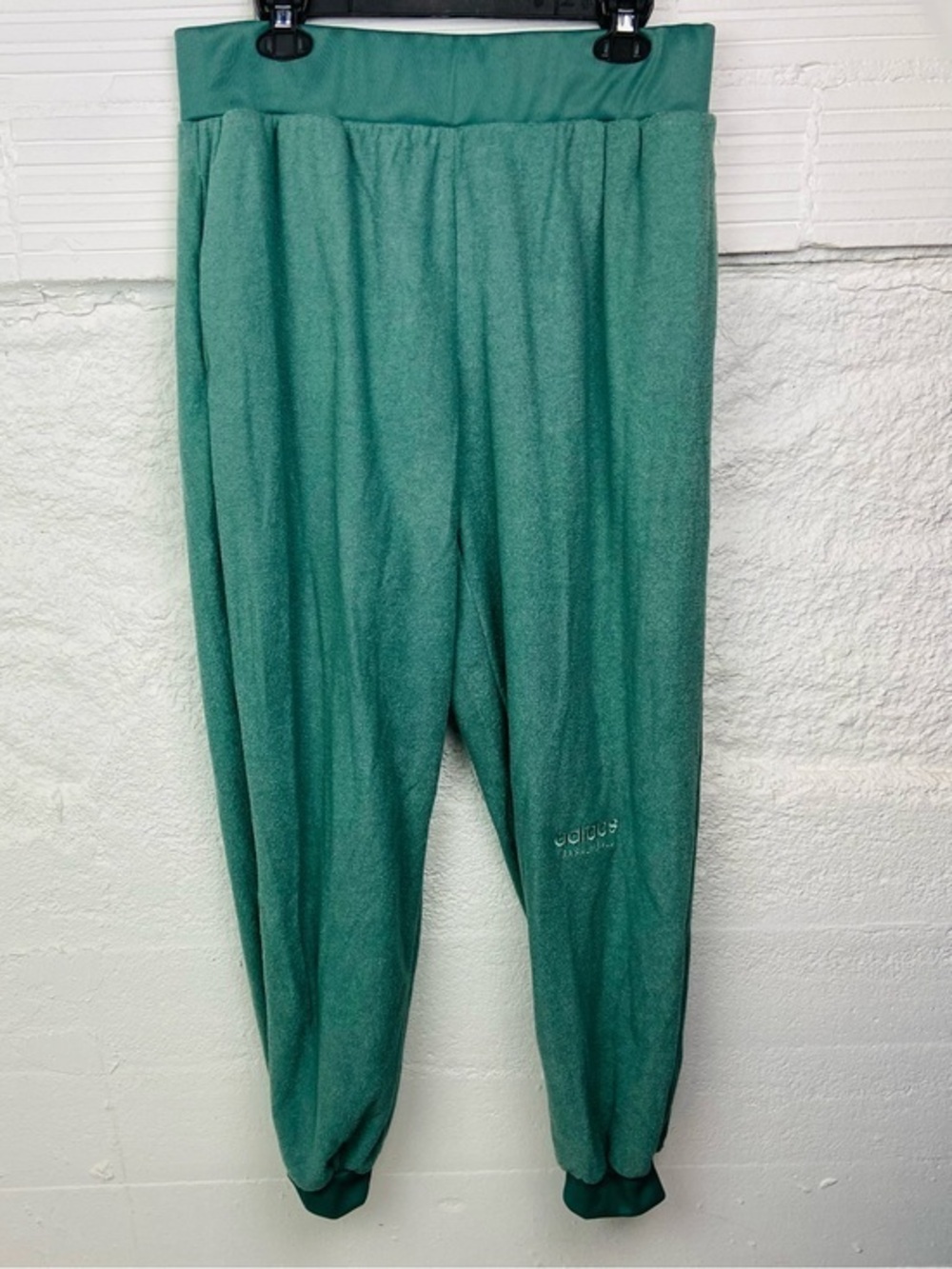 NWT adidas terry cloth Green Women’s basketball Track Joggers size XL